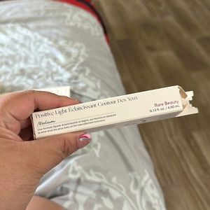 Positive light under eye brightener